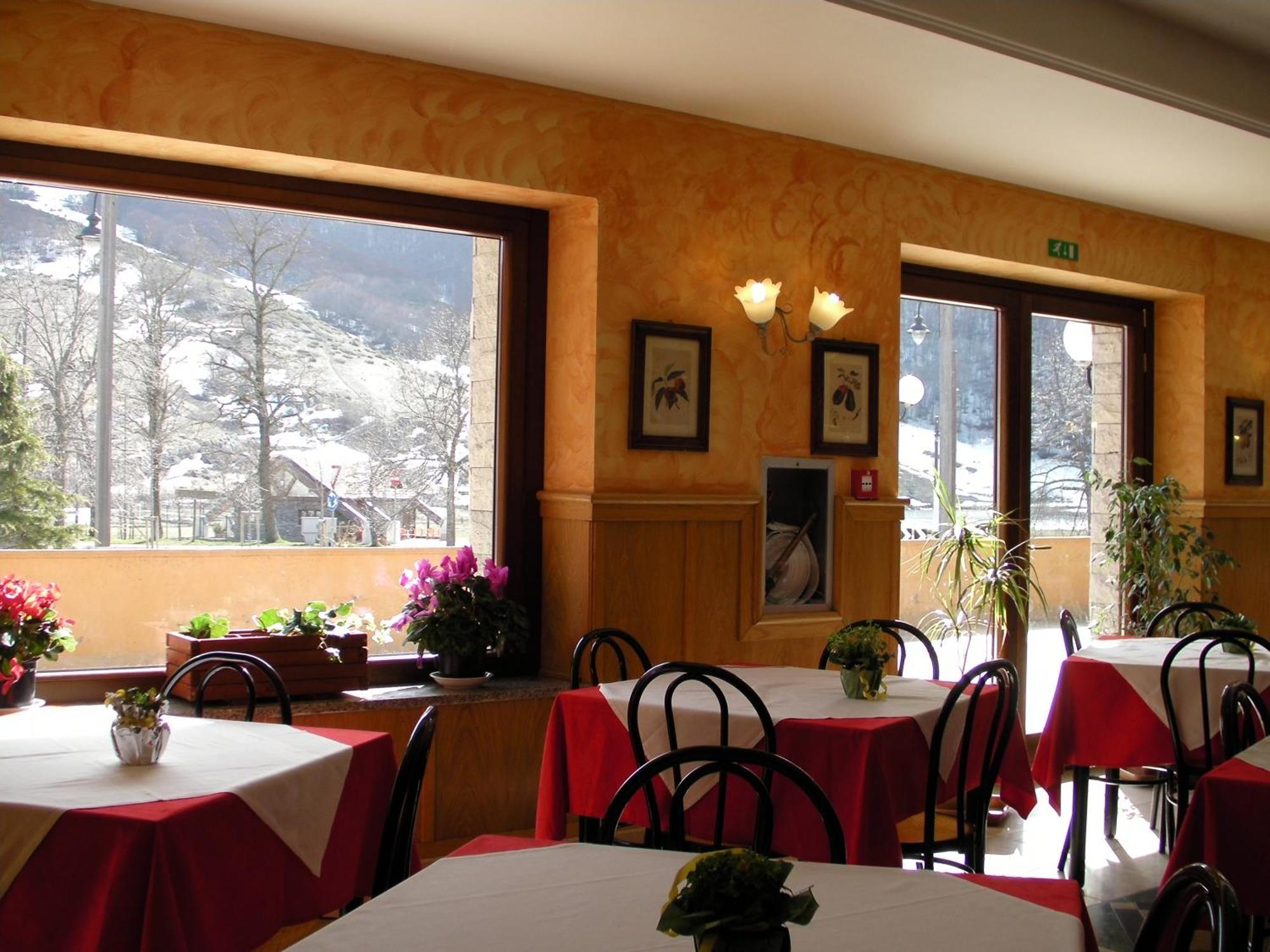 Alba Sporting Hotel Rocca di Mezzo Exterior photo