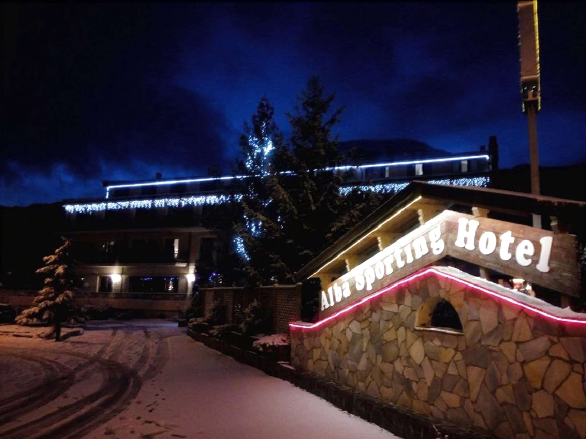 Alba Sporting Hotel Rocca di Mezzo Exterior photo